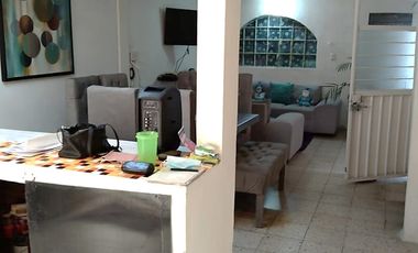 CASA EN VENTA DE UN NIVEL Y LOCAL COMERCIAL EN VILLA DE LAS FLORES