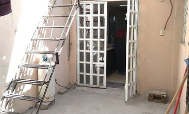 CASA EN VENTA DE UN NIVEL Y LOCAL COMERCIAL EN VILLA DE LAS FLORES