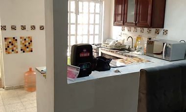 CASA EN VENTA DE UN NIVEL Y LOCAL COMERCIAL EN VILLA DE LAS FLORES