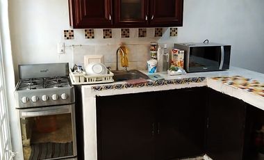 CASA EN VENTA DE UN NIVEL Y LOCAL COMERCIAL EN VILLA DE LAS FLORES
