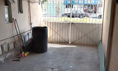 CASA EN VENTA DE UN NIVEL Y LOCAL COMERCIAL EN VILLA DE LAS FLORES