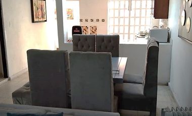 CASA EN VENTA DE UN NIVEL Y LOCAL COMERCIAL EN VILLA DE LAS FLORES