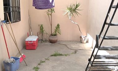 CASA EN VENTA DE UN NIVEL Y LOCAL COMERCIAL EN VILLA DE LAS FLORES