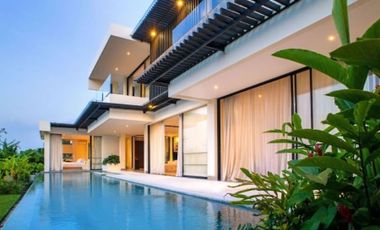 Breathtaking 4 Bedroom Villa with Rice-Field views in Canggu Bali