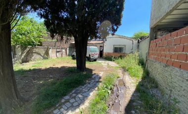 VENTA DE CASA 3 AMBIENTES A RECICLAR - ZONA COMERCIAL - LOTE DE 400 M² - MONTE GRANDE