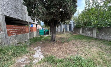 VENTA DE CASA 3 AMBIENTES A RECICLAR - ZONA COMERCIAL - LOTE DE 400 M² - MONTE GRANDE