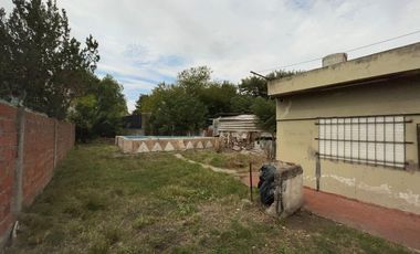 VENTA DE CASA 3 AMBIENTES A RECICLAR - ZONA COMERCIAL - LOTE DE 400 M² - MONTE GRANDE