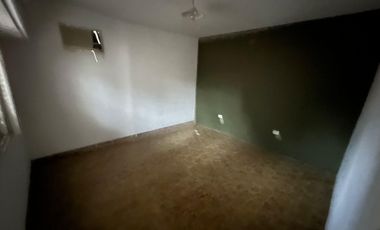 VENTA DE CASA 3 AMBIENTES A RECICLAR - ZONA COMERCIAL - LOTE DE 400 M² - MONTE GRANDE