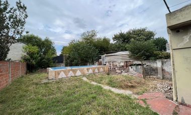 VENTA DE CASA 3 AMBIENTES A RECICLAR - ZONA COMERCIAL - LOTE DE 400 M² - MONTE GRANDE