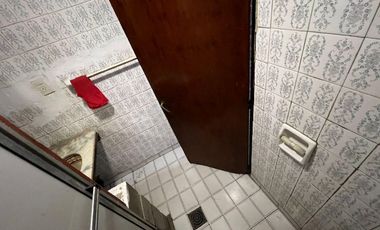 VENTA DE CASA 3 AMBIENTES A RECICLAR - ZONA COMERCIAL - LOTE DE 400 M² - MONTE GRANDE