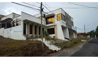 En venta modrna residencia en David