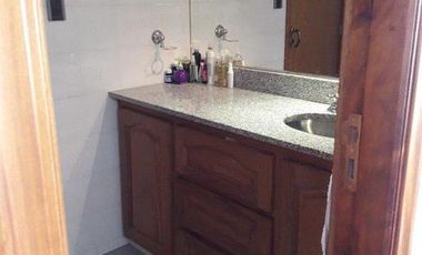 Excelente chalet de 6 ambientes en Andrade y Rejon