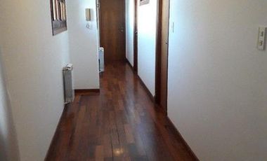 Excelente chalet de 6 ambientes en Andrade y Rejon