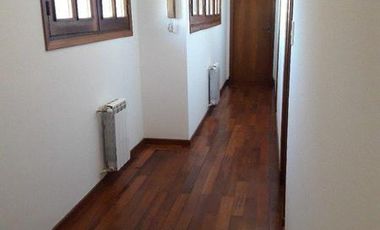 Excelente chalet de 6 ambientes en Andrade y Rejon