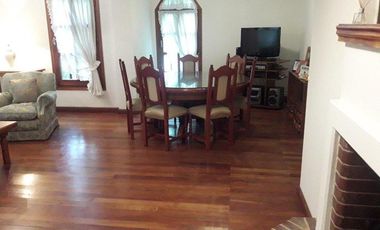Excelente chalet de 6 ambientes en Andrade y Rejon