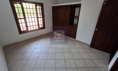 COD. 6255 - SE ARRIENDA CASA CAMPESTRE - BARRIO: VEREDA LOS COLORADOS
