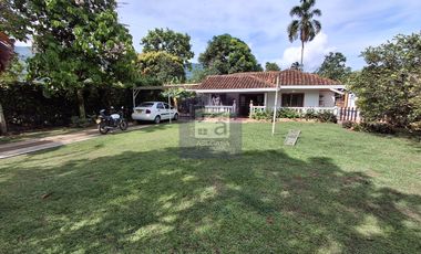 COD. 6255 - SE ARRIENDA CASA CAMPESTRE - BARRIO: VEREDA LOS COLORADOS
