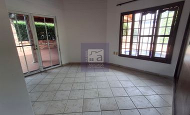 COD. 6255 - SE ARRIENDA CASA CAMPESTRE - BARRIO: VEREDA LOS COLORADOS