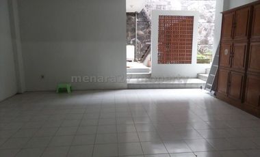 Rumah cocok untuk kantor dekat setrasari mall jalan ramai