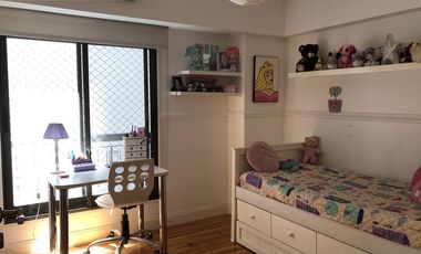 Venta departamento 4 ambientes con dependencia y cochera