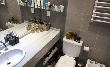 Venta departamento 4 ambientes con dependencia y cochera