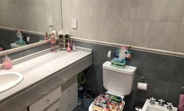 Venta departamento 4 ambientes con dependencia y cochera