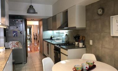 Venta departamento 4 ambientes con dependencia y cochera