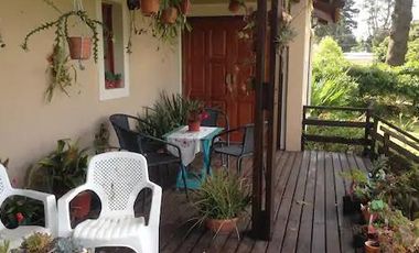EXCELENTE CHALET DE 6 AMBIENTES SOBRE LOTE DE 980m2 EN SIERRA DE LOS PADRES