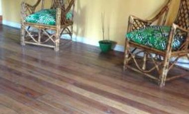 EXCELENTE CHALET DE 6 AMBIENTES SOBRE LOTE DE 980m2 EN SIERRA DE LOS PADRES