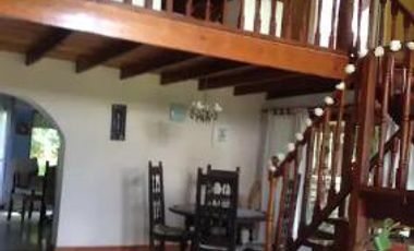 EXCELENTE CHALET DE 6 AMBIENTES SOBRE LOTE DE 980m2 EN SIERRA DE LOS PADRES