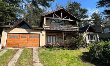EXCELENTE CHALET DE 6 AMBIENTES SOBRE LOTE DE 980m2 EN SIERRA DE LOS PADRES