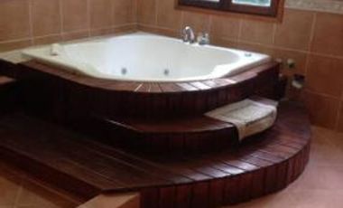 EXCELENTE CHALET DE 6 AMBIENTES SOBRE LOTE DE 980m2 EN SIERRA DE LOS PADRES