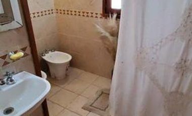 EXCELENTE CHALET DE 6 AMBIENTES SOBRE LOTE DE 980m2 EN SIERRA DE LOS PADRES