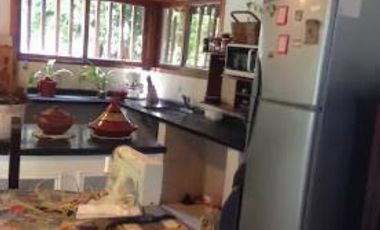 EXCELENTE CHALET DE 6 AMBIENTES SOBRE LOTE DE 980m2 EN SIERRA DE LOS PADRES