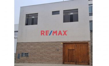 Muy Linda Casa De 3 Pisos En Venta En Playa Arica