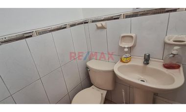 Muy Linda Casa De 3 Pisos En Venta En Playa Arica