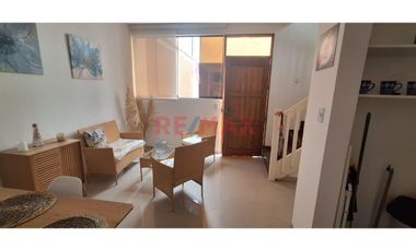 Muy Linda Casa De 3 Pisos En Venta En Playa Arica