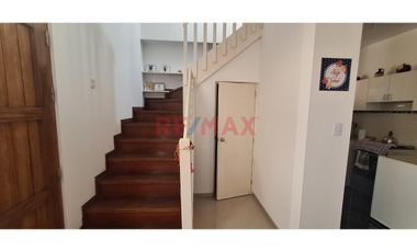 Muy Linda Casa De 3 Pisos En Venta En Playa Arica