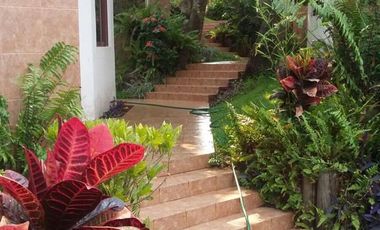 HERMOSA CASAS AMPLIA CON 4 HABITACIONES, ALBERCA Y SEGURIDAD