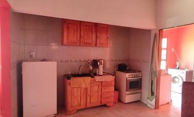 Amplia casa 5 ambientes con patio de grandes dimensiones