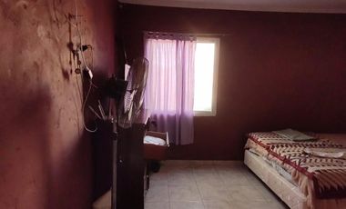 Amplia casa 5 ambientes con patio de grandes dimensiones