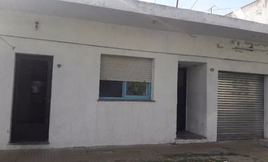 Casa con Departamento en venta en Sarandi Este