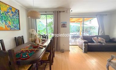 Venta Casa 4D3B cerca Municipalidad Peñalolen terreno 205m