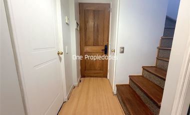 Venta Casa 4D3B cerca Municipalidad Peñalolen terreno 205m