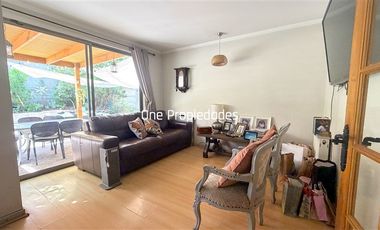 Venta Casa 4D3B cerca Municipalidad Peñalolen terreno 205m