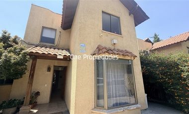 Venta Casa 4D3B cerca Municipalidad Peñalolen terreno 205m