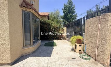Venta Casa 4D3B cerca Municipalidad Peñalolen terreno 205m