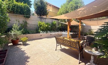 Venta Casa 4D3B cerca Municipalidad Peñalolen terreno 205m