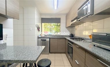 Venta Casa 4D3B cerca Municipalidad Peñalolen terreno 205m