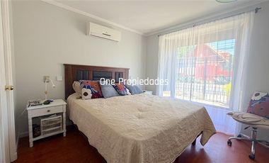 Venta Casa 4D3B cerca Municipalidad Peñalolen terreno 205m